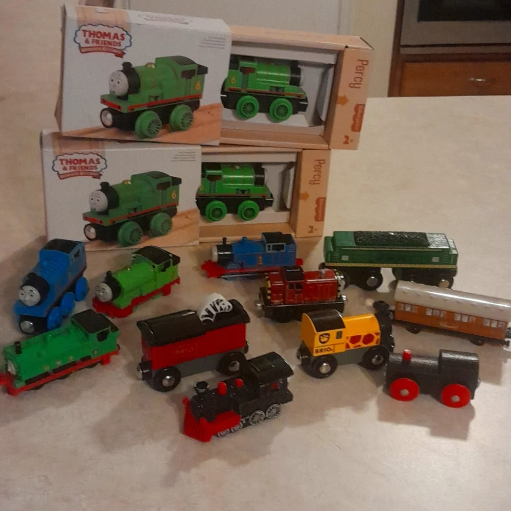 Lot of 13 TOY TRAINS mixed brands - Picture 1 of 4